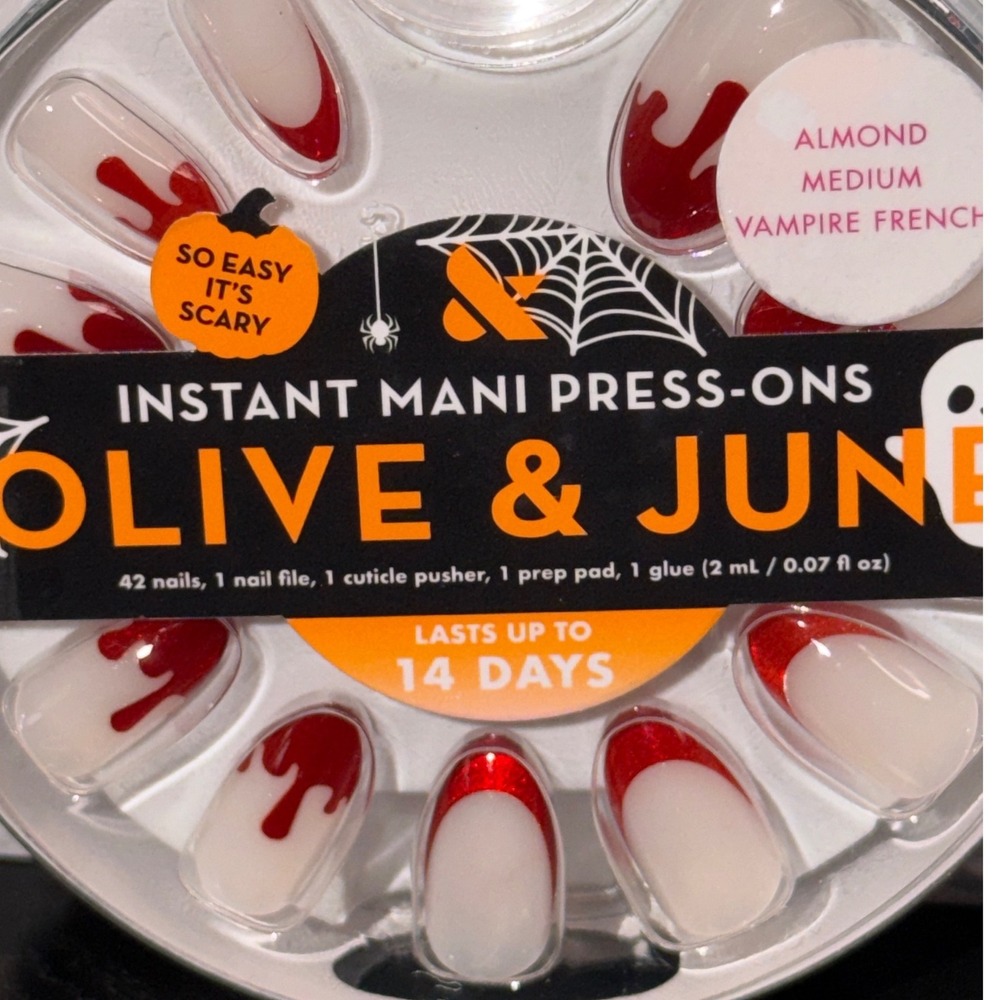 Olive & June Vampire French Press-On Nails Almond Medium Halloween 42 Count NEW